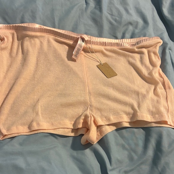 Skims NWT luxurious sleepwear - Picture 4 of 4